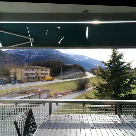 Large Modern Apartment In A Residential Area In Sierre Kültér fotó